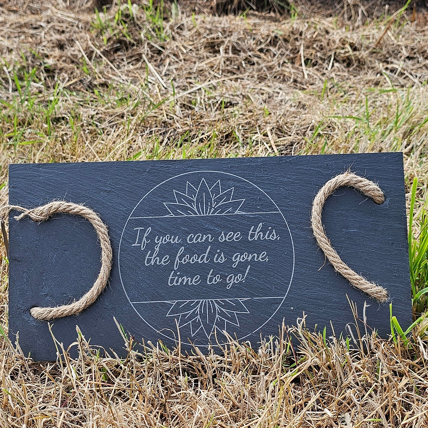 If You Can Read This The Food Is Gone, Time To Go Slate Rope Board - engraving close-up